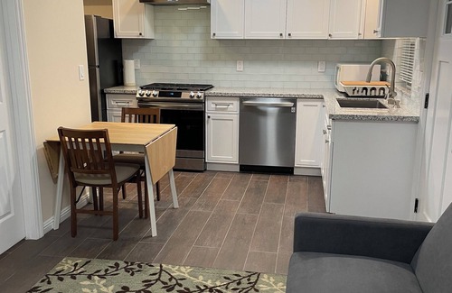 Grand Lake Cottage | Charming 1-bedroom cottage with AC near Piedmont and Lake Merritt. Pet friendly!