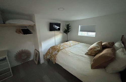 Oakland Cottage | Charming 1-bedroom cottage walking distance to Highland Hospital