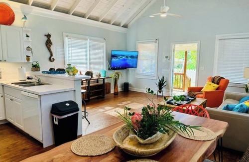 Boca Raton House | Charming 1-bedroom house in gorgeous Boca Raton with Jacuzzi, Bikes, Rv place
