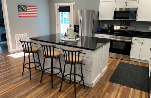 Florence House | Charming 1-bedroom house in serene Otterville with AC