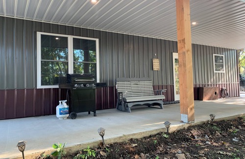 Florence House | Charming 1-bedroom house in serene Otterville with AC