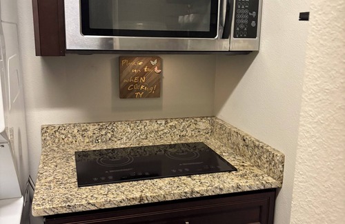 DeLand House | Charming 1-bedroom house in delightful DeLand with WiFi, AC