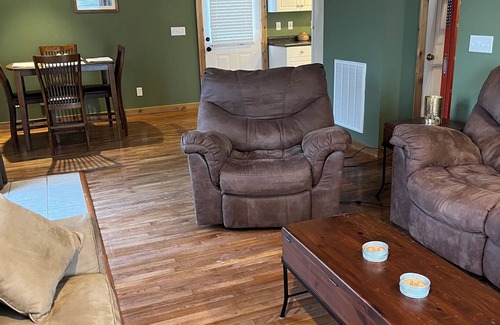Paris House | Charming 1-bedroom house in Paris, TN.