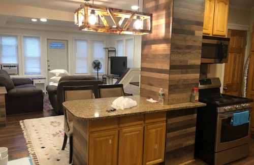 Queens House | Charming 1-bedroom house in lovely Queens with AC/Heat WiFi