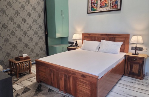 Noida Villa | Charming 1-bedroom in a villa with WiFi, AC in fabulous Noida