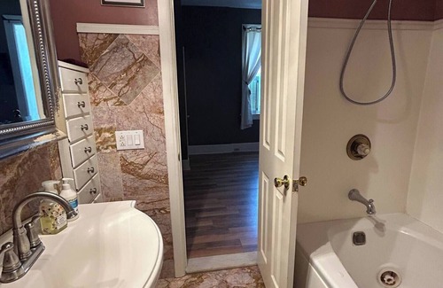 Albion Bed & Breakfast | Charming 1-bedroom in Italianate designed house in terrific Albion, NY