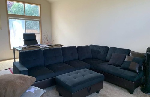 Renton House | Charming 1-bedroom in Renton in a 4-bedroom ,3 bathroom house.Private bedroom