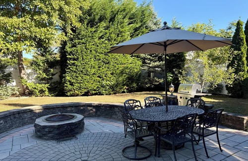 West Islip Apartment | CHARMING 1-bedroom LAKEFRONT apartment + CANOE by Robert Moses State BEACHES.