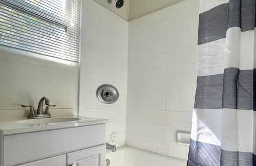 Ventura Cottage | Charming 1 bedroom near Downtown, beaches, and hospitals