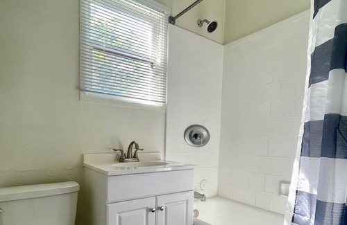 Ventura Cottage | Charming 1 bedroom near Downtown, beaches, and hospitals