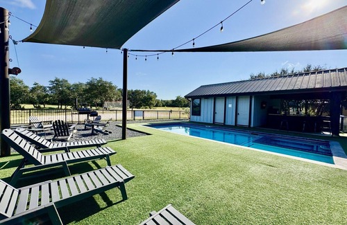 Sabinal House | Charming 1-bedroom pool house in lovely Concan with AC and out door kitchen.
