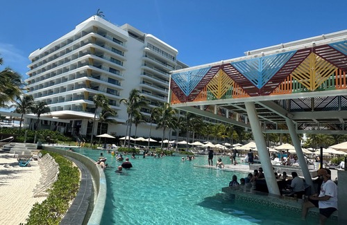 Cancun Resort | Charming 1-bedroom resort with fitness room and AC in Cancún
