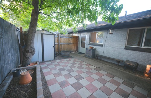 Whittier House | Charming 1-bedroom rowhome in Denver near downtown