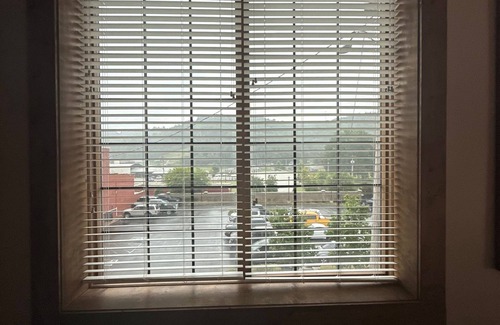 Livingston Apartment | Charming 1-bedroom traditional apartment in enchanting Livingston.