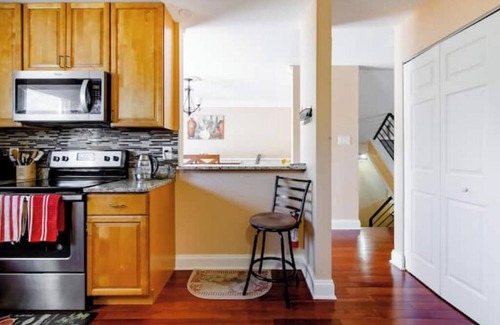 Lanham House | Charming 1-bedroom townhome in Lanham with AC