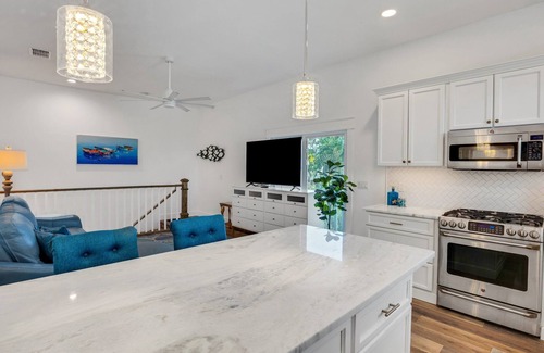 Coral Cove Apartment | Charming 1-bedroom upstairs apartment in private Sarasota Community.