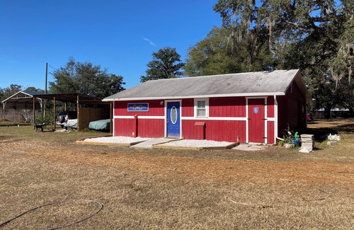 Masaryktown Cottage | Charming 1-bedroom cottage in delightful Brooksville with AC, WiFi