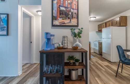 Cedar Falls Apartment | Charming 1-bedroom apartment in historic downtown Cedar Falls with AC.