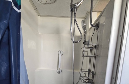 Cedar Rapids - Iowa City House | Charming 1-bedroom house the Live Well Nook with WiFi in Cedar Rapids