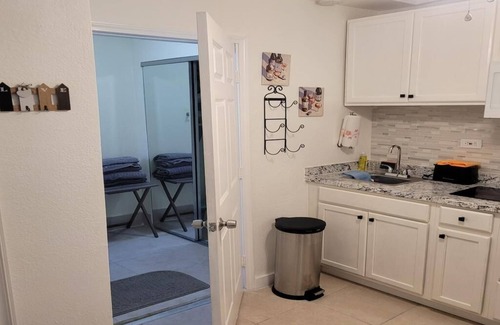 Delray Beach Apartment | Charming 1-bedroom house in terrific Delray Beach with AC