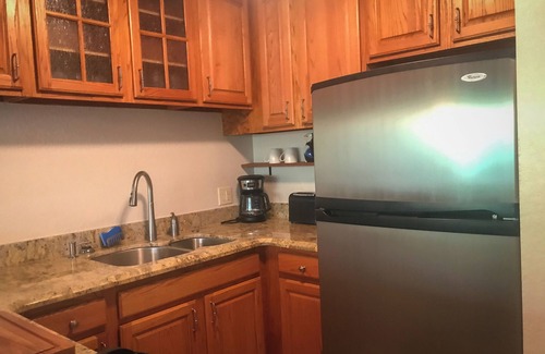 Historic Kailua Village Condo | Charming 1-bedroom condo in downtown Kailua-Kona just 2 blocks from the beach