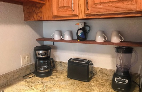 Historic Kailua Village Condo | Charming 1-bedroom condo in downtown Kailua-Kona just 2 blocks from the beach