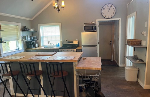 Town of Delaware Cottage | Charming 1-bedroom cottage with WiFi, AC in enchanting Kenoza Lake area.