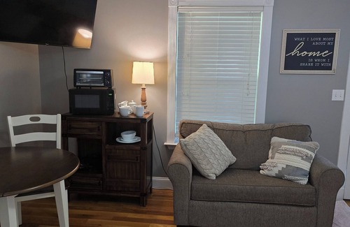 McMinnville Apartment | Charming 1-bedroom apartment with WiFi and AC in peaceful McMinnville.