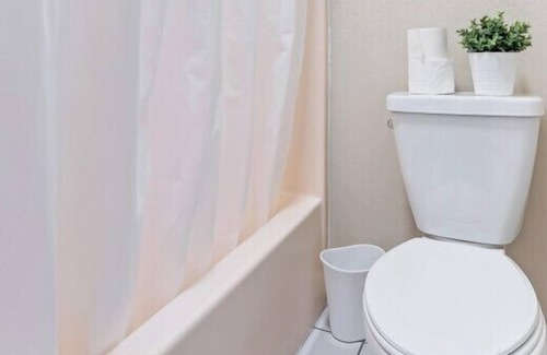 New Florence Hotel | Charming 1-Bedroom Hotel off I-70 & New Florence