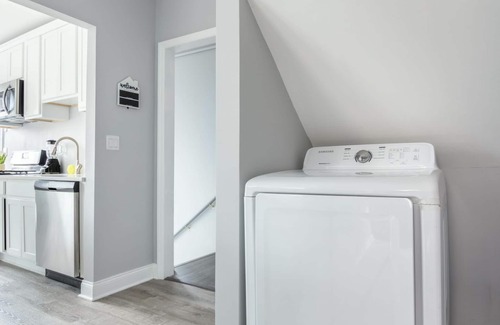 New Rochelle Apartment | Charming 1-bedroom apartment with Balcony, WiFi, AC - 30 mins to NYC