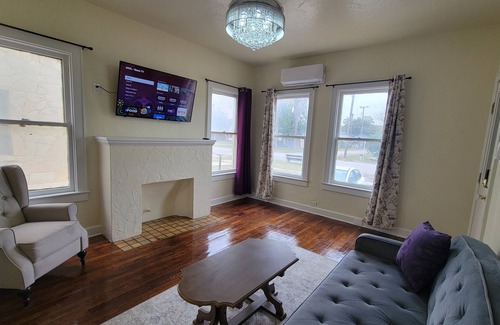 Woodlawn Lake Apartment | Charming 1-bedroom apartment, WiFi, AC, 5 minutes to Downtown San Antonio