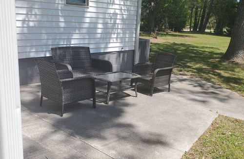 Stockbridge House | Charming 1-bedroom house with WiFi, AC in pleasant Stockbridge, event charge