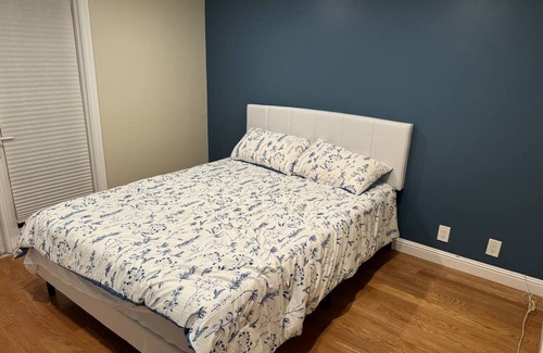 Burlingame House | Charming 1-bedroom with AC and WiFi in Pleasant Burlingame