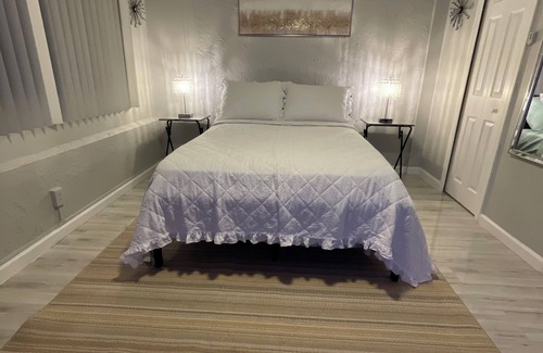 Tamarac House | Charming 1-bedroom with private entrance Tamarac.