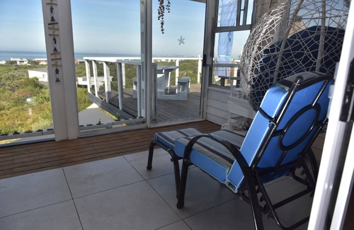 Betty's Bay House | Charming 1-bedroom house in gorgeous Betty's Bay with WiFi