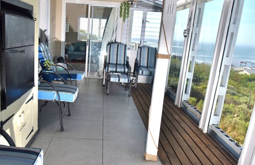 Betty's Bay House | Charming 1-bedroom house in gorgeous Betty's Bay with WiFi