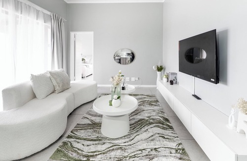 Greater Johannesburg Metropolitan Area Apartment | Charming 1-bedroom & 1-bathroom apartment in vibrant Johannesburg with Wi-Fi