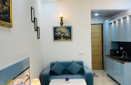 Greater Noida Apartment | Charming 1-BHK apartment in enchanting Greater Noida with AC, WiFi