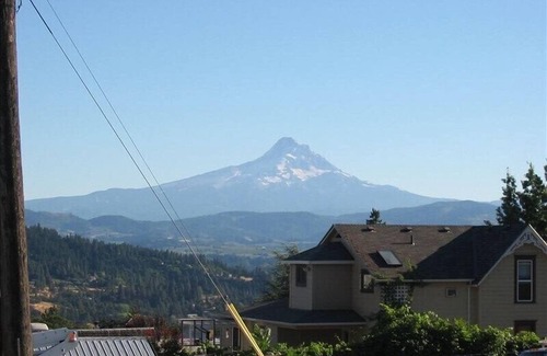 White Salmon Cottage | Charming 1 BR Cottage in WHite Salmon with Mount Hood View