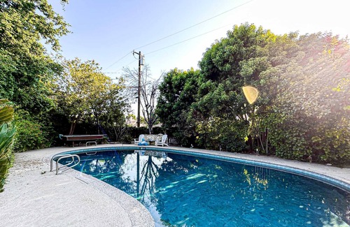 San Fernando House | Charming 1 BR Poolside Retreat - Lou2-SF