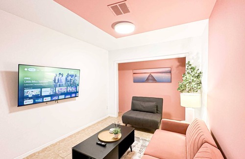 San Fernando House | Charming 1 BR Poolside Retreat - Lou2-SF
