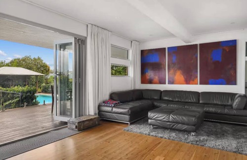 Wamberal Bed & Breakfast | Charming 1-King bedroom in Wamberal