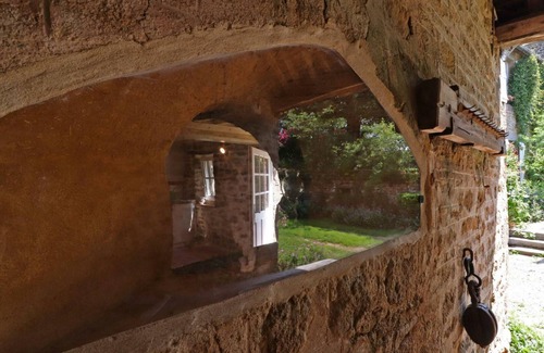 La Carneille Cottage | Charming 15th-century house with garden, perfect for a couple with WiFi