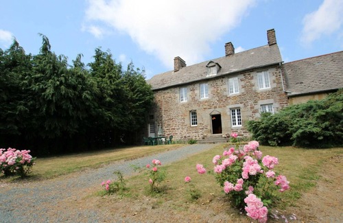 Hudimesnil Cottage | Charming 17th-century rustic house in Hudimesnil