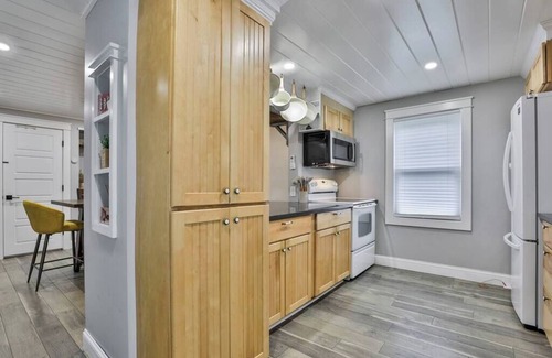 Salem House | Charming 1825 Farmhouse Near Boston & Canobie Lake