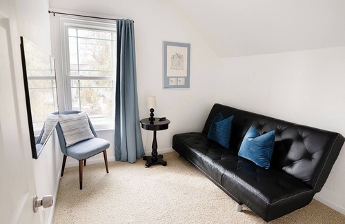 Petaluma House | Charming 1870 Farmhouse in the Heart of Petaluman