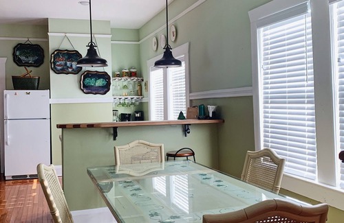Tampa Heights House | Charming 1920 bungalow ~Inn the Heights~5 mins to Bucs stadium! Central location