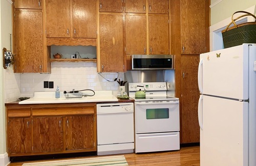 Tampa Heights House | Charming 1920 bungalow ~Inn the Heights~5 mins to Bucs stadium! Central location