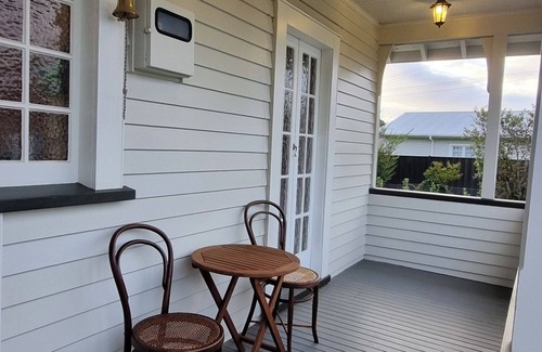 Taumarunui House | Charming 1920's character filled Bungalow! Modern twist.nMinutes to town