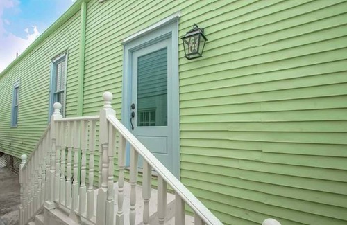 Mid-City House | Charming 1920 Side Hall, conveniently located to downtown New Orleans.